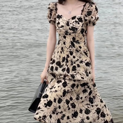 法式别致惊艳收腰长裙高级感显瘦名媛气质碎花泡泡袖连衣裙子女夏