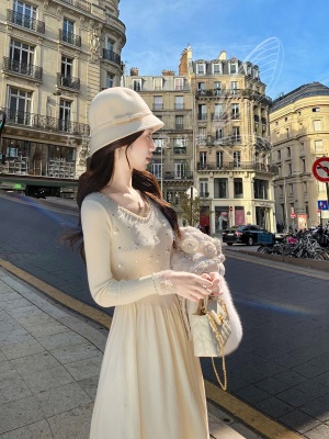 小香风镶钻针织连衣裙女春秋新款蕾丝拼接修身打底裙