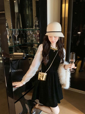 法式拼接撞色丝绒连衣裙女春秋新款小黑色打底裙子