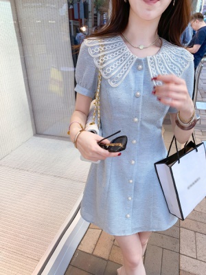 娃娃领小香风法式连衣裙女新款今年流行气质收腰裙子