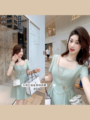 鱼骨线方领连衣裙女2025夏季新款收腰显瘦a字短裙子