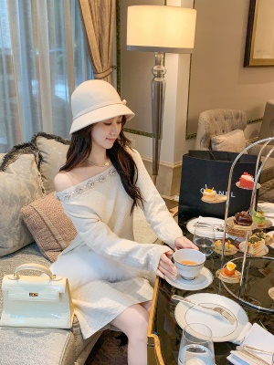 小香风露肩针织连衣裙女春秋新款毛衣裙打底裙子