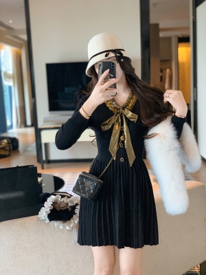 名媛蝴蝶结针织连衣裙女春秋新款小黑裙百褶打底裙子