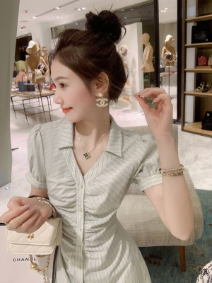 [限时折扣] 衬衫连衣裙女法式V领褶皱收腰夏季2025新款a字短裙子