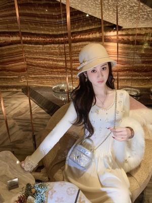 小香风镶钻针织连衣裙女春秋新款蕾丝拼接修身打底裙