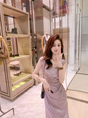 斜领波点收腰连衣裙女气质性感法式裙子紫色高级长裙