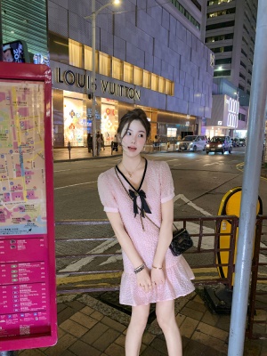 蝴蝶结设计感粉色鱼尾连衣裙女新款甜美v领法式裙子