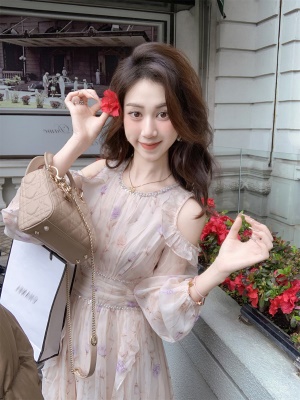 露肩雪纺连衣裙女2025春季新款镂空荷叶边淑女裙子