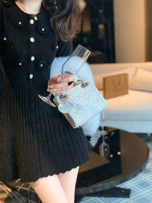 春季新款气质针织裙子女法式高级感修身内搭连衣裙