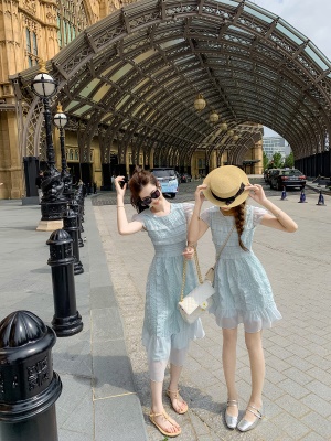 圆领褶皱雪纺连衣裙女2025夏季新款飞飞袖花苞裙子