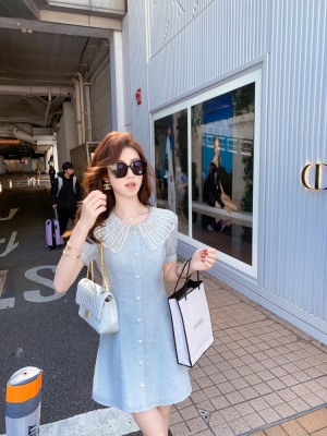 娃娃领小香风法式连衣裙女新款今年流行气质收腰裙子