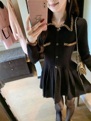 法式千金针织连衣裙女春秋2025新款百褶打底裙子