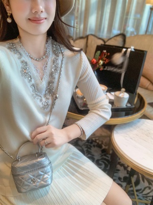 蕾丝拼接针织连衣裙女春秋新款内搭配大衣的打底裙子