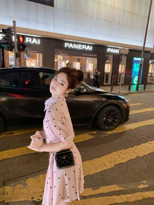 翻领爱心植绒粉色连衣裙女新款流行收腰法式衬衫裙子