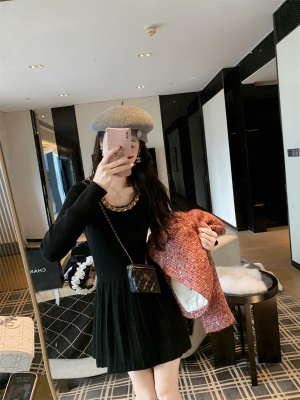 法式针织连衣裙女春秋新款内搭打底裙配大衣的毛衣裙