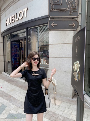 小香风镂空连衣裙女2025夏季新款钉珠中长款高腰裙子