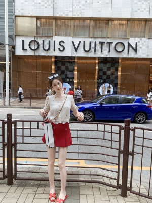 郁金香花朵刺绣短袖衬衫女2025夏季新款高级感衬衣