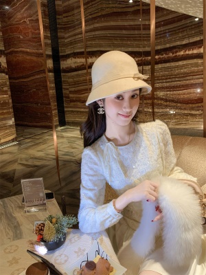 小香风镶钻鱼尾连衣裙女春秋新款白色加绒打底裙子