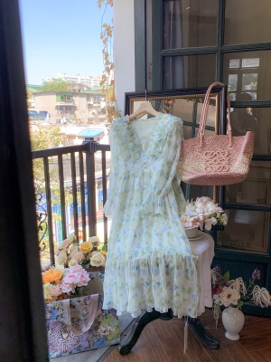 法式雪纺连衣裙女中长款碎花裙春夏温柔系收腰裙子