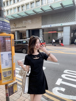 小香风镂空连衣裙女2025夏季新款钉珠中长款高腰裙子