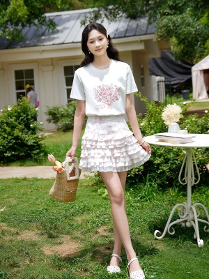 ATAR休闲宽松女装绣花短袖T恤2025夏季新品圆领体恤白色上衣女