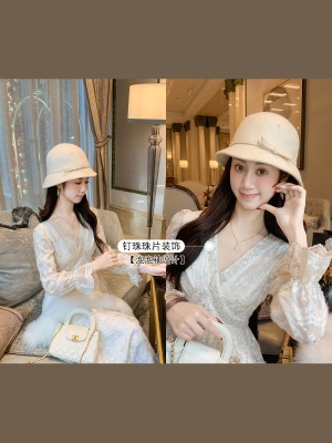 精致小香风钉珠蕾丝连衣裙女春秋新款加绒打底裙子