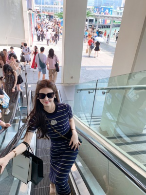 条纹针织连衣裙女2025夏季穿搭巨好看气质修身长裙子