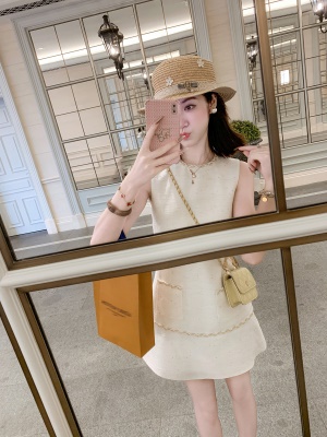 小香风圆领无袖亮片连衣裙女2025夏季新款圆领短裙子