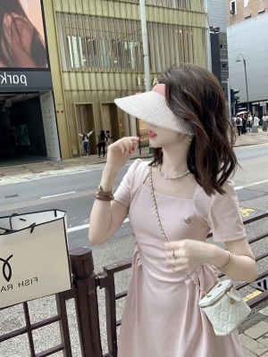 法式粉色方领连衣裙女夏季新款设计感皱褶a字短裙子