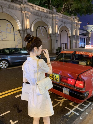 气质镂空花纹长袖连衣裙女新款设计感白色衬衫裙子