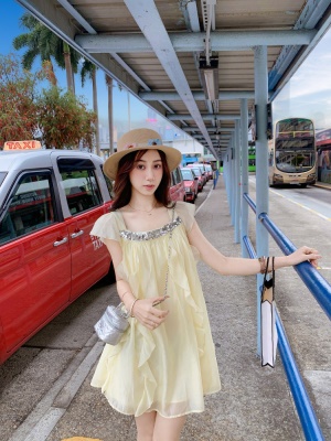 气质荷叶边清纯连衣裙女初夏出片穿搭海边度假裙子