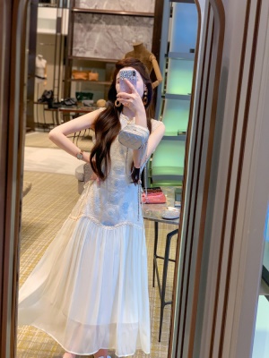 刺绣提花无袖连衣裙女2025初夏穿搭气质白色长裙子