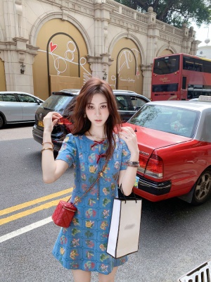 丝绒蝴蝶结镂空绣花小香风连衣裙女新中式复古感裙子