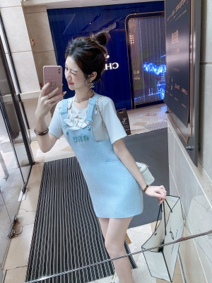 法式高级感背带连衣裙女2025夏季新款蓝色背心短裙子