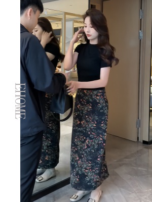 今年流行爆款套装时尚显瘦后背绑带圆领T恤复古小碎花开叉半身裙