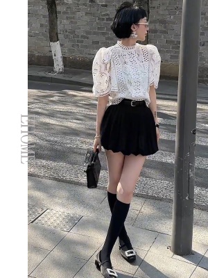 夏日绝美套装穿搭法式镂空花朵蕾丝泡泡袖衬衫百搭显瘦百褶半身裙