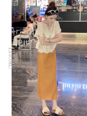 今年流行的时尚套装显瘦百搭镂空蕾丝衫开叉松紧腰肌理感半身裙女