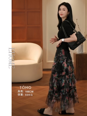 春季新款女装纸片人百搭显瘦短袖针织衫重工花朵网纱拼接蛋糕伞裙