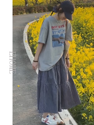 赏春踏青韩系简约穿搭套装时尚减龄宽松印花短袖T恤格子半身裙女