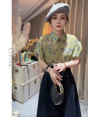 今年流行的时尚套装泡泡袖翻领休闲减龄碎花衬衫高腰显瘦牛仔裙子