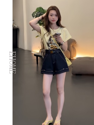 夏季减龄一整套穿搭简约卷发女孩卡通圆领针织短袖百搭牛仔短裤女