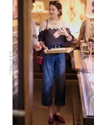 开春穿搭一整套赫本风高级感轻奢蕾丝拼接波点长袖小衫直筒牛仔裤